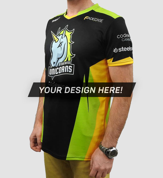 Player in customized, 100% personalized E-Sport jersey from Jersey Clinic